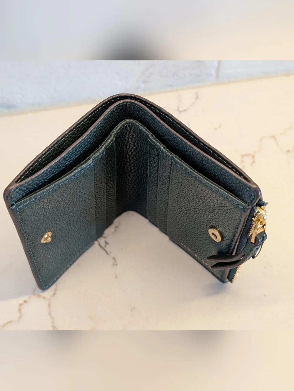 Tory Burch Pebbled Leather Card Zip Wallet - EUC - Green 4x3.75 Inches - Picture 12 of 16